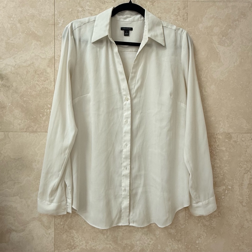 Ann Taylor Ivory Button Down Blouse Size Medium Lightweight Career Top